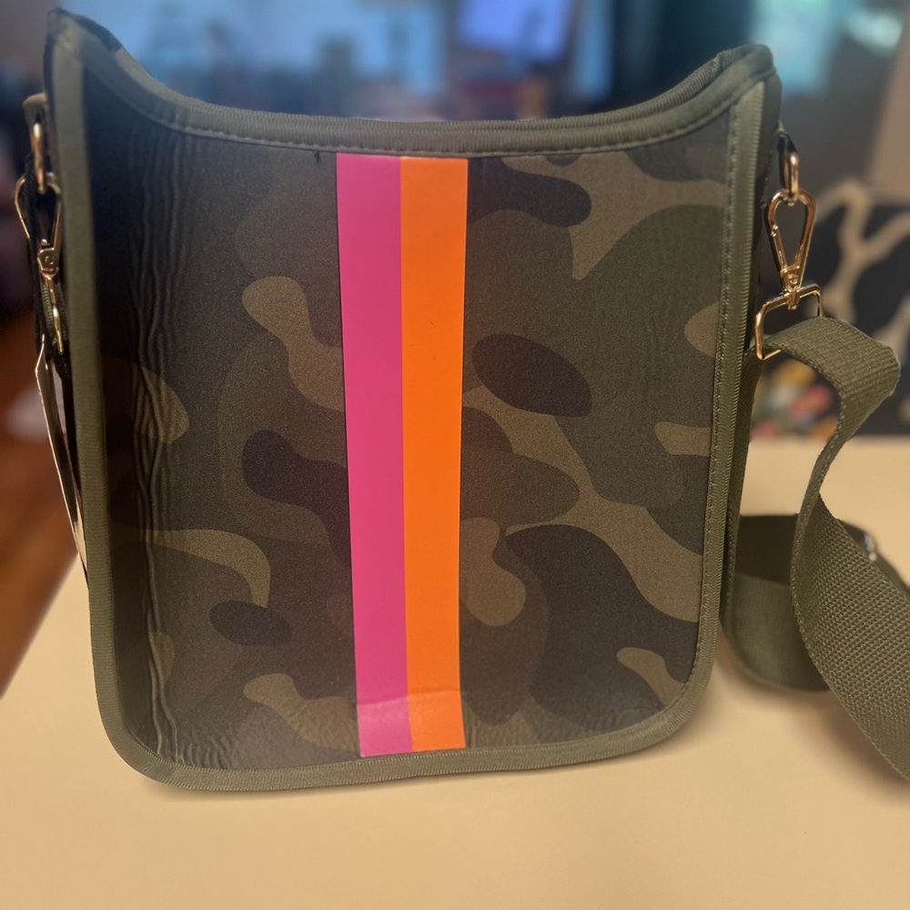 Camouflage neoprene bag